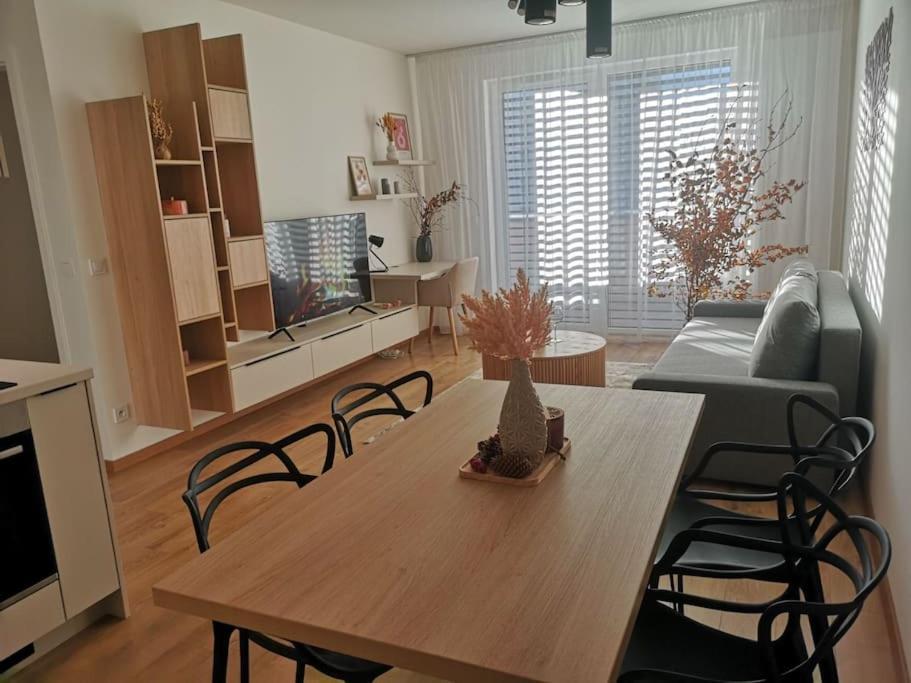 M&M2 Apartment Near Center With Free Parking - Ac Koszyce Zewnętrze zdjęcie